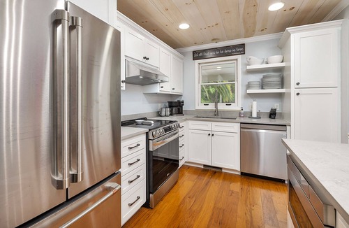 Saint Simons Heights House | Private Pool! Quiet Neighborhood Location, Bike to Beach, Close to Shopping & Restaurants
