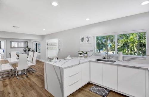 Hollywood Lakes House | Private Pool 3BR With Lakefront View