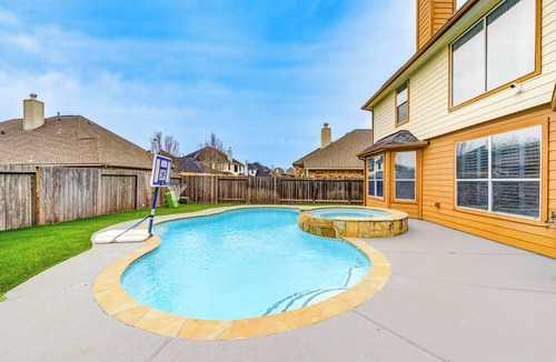 Manvel House | Private Pool 4BR Home for 8 Near Houston and NRG