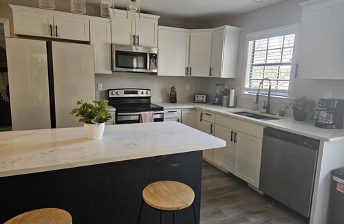 Ellendale House | Private Pool- 6 BR Home with Extra Sleeping Space