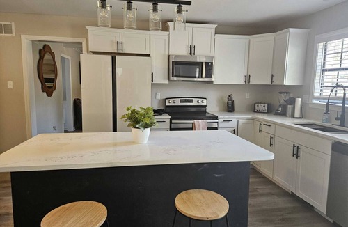 Ellendale House | Private Pool- 6 BR Home with Extra Sleeping Space