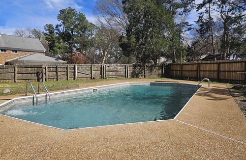 Ellendale House | Private Pool- 6 BR Home with Extra Sleeping Space