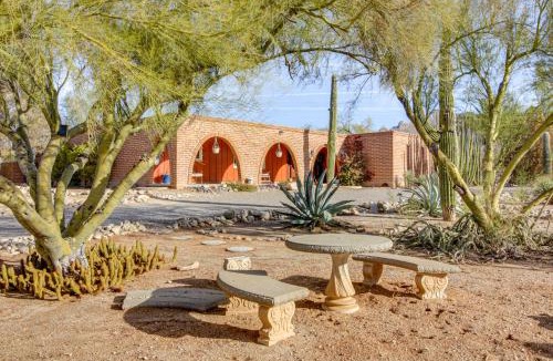 Casas Adobes Estates House | Private Pool and Fire Pit! Walkable Tucson Retreat
