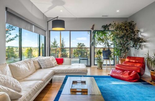 Cotati Villa | Private Pool and Large Deck Modern Cotati Villa!