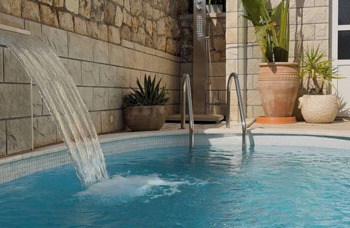 Krizna luka Apartment | Private Pool Apartment with Breakfast Included