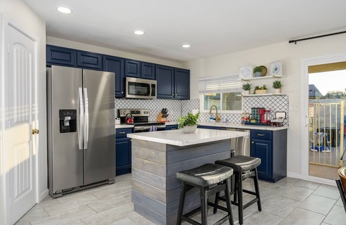 West Glen Community Association House | Private Pool & Backyard Games Near State Farm