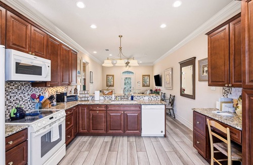North San Antonio - SAT House | Private Pool Casita | King Bed | Quiet, Central San Antonio | Full Kitchen, Grill