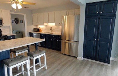 Newport East House | Private POOL, Central air, walk to beach, new kitchen, king MBR