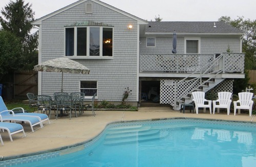 Newport East House | Private POOL, Central air, walk to beach, new kitchen, king MBR