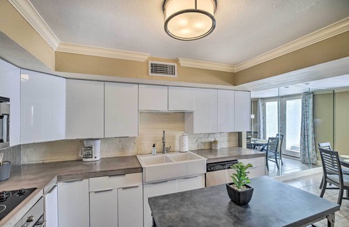 Neartown House | Private Pool: Charming Townhome 5 Mi to NRG!