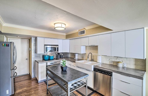 Neartown House | Private Pool: Charming Townhome 5 Mi to NRG!