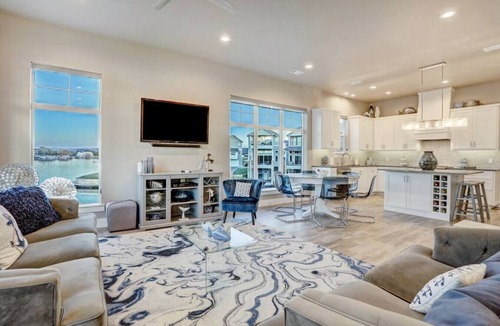 Kingsland House | Private Pool, Elevator, Kayaks, Pickleball, Golf, Fishing, Boat Rental, Sunsets!