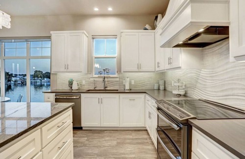 Kingsland House | Private Pool, Elevator, Kayaks, Pickleball, Golf, Fishing, Boat Rental, Sunsets!