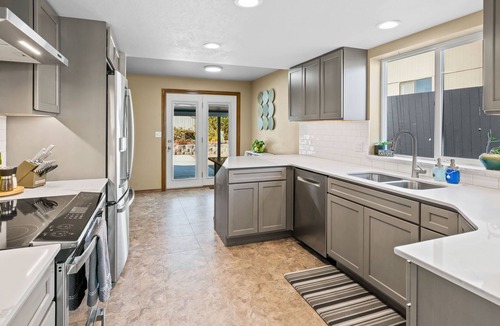 Brownstown House | Private Pool, Family Friendly, Centrally Located