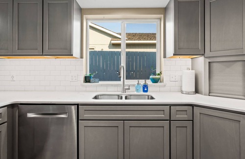 Brownstown House | Private Pool, Family Friendly, Centrally Located