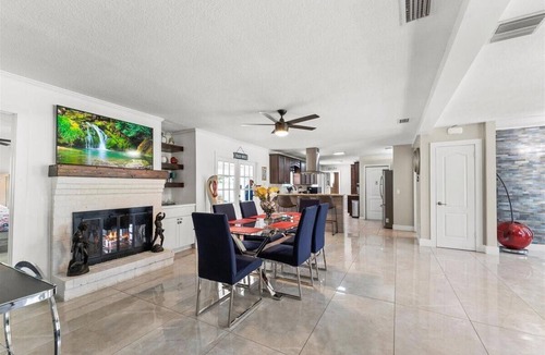 Isle of Palms House | Private Pool Getaway 5min Beach Sleeps 9