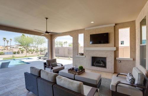 Palm Valley House | Private Pool & Grill: Modern Goodyear Retreat