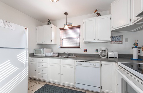 Leeward Sands House | PRIVATE POOL! Heated pool. Sunset Views, Boat Parking, Clean & Tidy! Pets ok