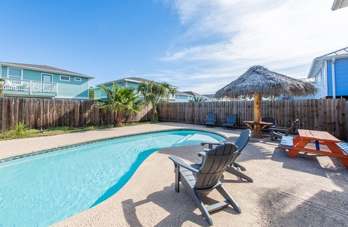 Leeward Sands House | PRIVATE POOL! Heated pool. Sunset Views, Boat Parking, Clean & Tidy! Pets ok