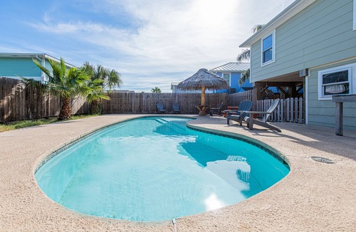 Leeward Sands House | PRIVATE POOL! Heated pool. Sunset Views, Boat Parking, Clean & Tidy! Pets ok
