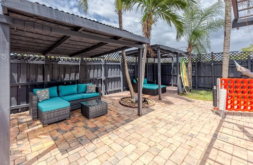 Central Corals House | Private pool home & guesthouse with games / 2 miles from BEACHES