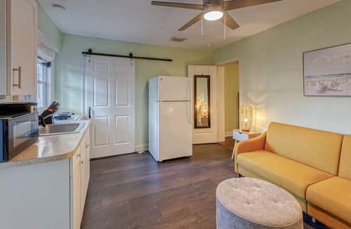 Central Corals House | Private pool home & guesthouse with games / 2 miles from BEACHES