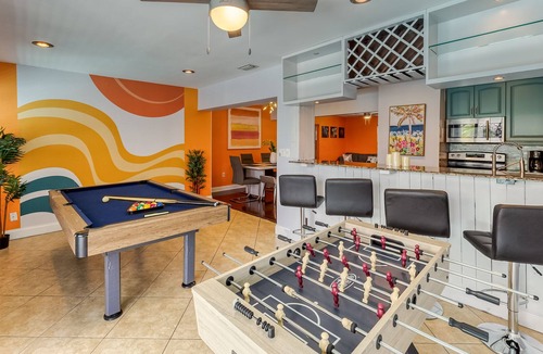 Central Corals House | Private pool home & guesthouse with games / 2 miles from BEACHES