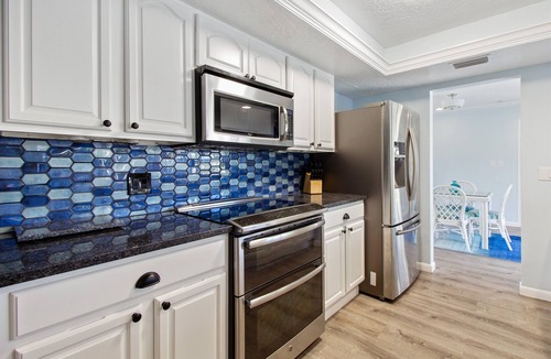 Forest Isles House | Private Pool Home, Walk to Beach