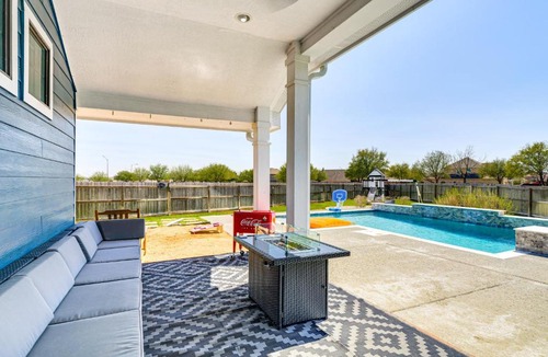 Wellborn House | Private Pool & Hot Tub: 'Wild Horse' Home!