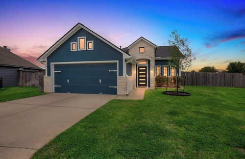 Wellborn Cottage | Private Pool & Hot Tub: 'wild Horse' Home!