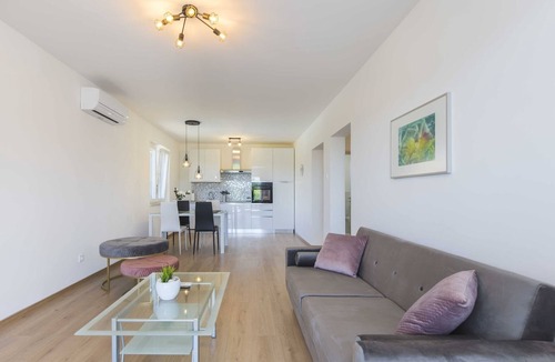 Ripenda Verbanci Apartment | Private Pool with Relaxing Nature View - Apt Mirna