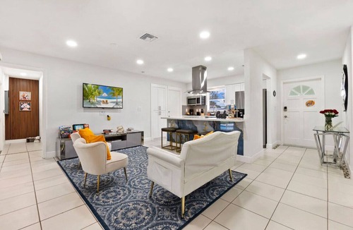 Eisenhower House | Private Pool | Lake | BBQ | Chill Out | Fire Pit