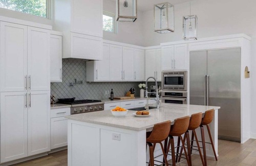 Galindo House | 🌵☀️Private Pool Luxury Retreat Near SoCo | 2 Living Spaces | South Austin Oasis