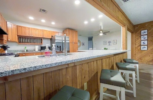 Babcock North House | Private Pool & Mins to UTSA - Spring Lark Oasis