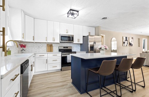 Southeast Houston House | Private Pool - Next to Hobby Airport and 15 min to NRG, Downtown, Med Center