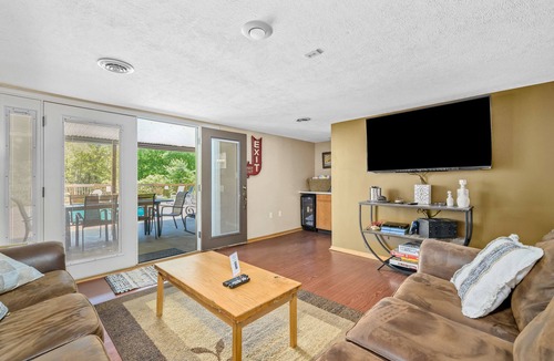 Branson House | Private Pool, On its own 2 acres, FirePit, Pinball