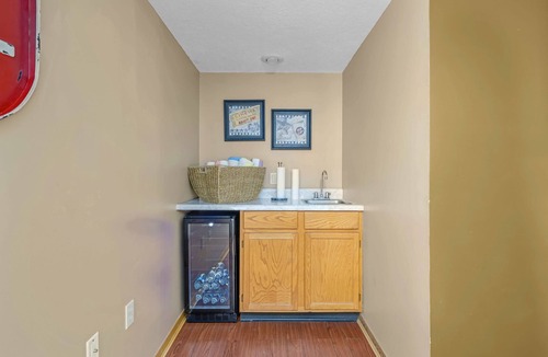 Branson House | Private Pool, On its own 2 acres, FirePit, Pinball