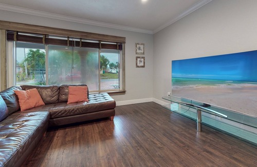 Melbourne House | Private Pool | Pet-Friendly | Private Backyard | FMEL2