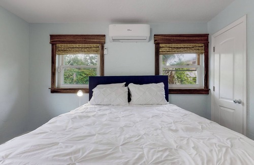Melbourne House | Private Pool | Pet-Friendly | Private Backyard | FMEL2