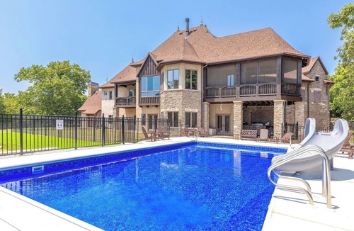 Hollister House | Private Pool, Pickle/bball, Close to Big Cedar