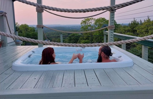 Eureka Springs Apartment | Private Pool | Private Hot Tub | No Cleaning Fee