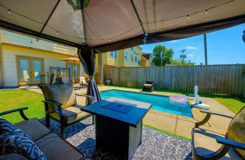 Woodlake - Briar Meadow House | Private Pool Private Garage Galleria Home