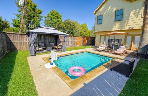 Woodlake - Briar Meadow House | Private Pool Private Garage Galleria Home