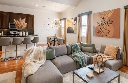Woodlake - Briar Meadow House | Private Pool Private Garage Galleria Home