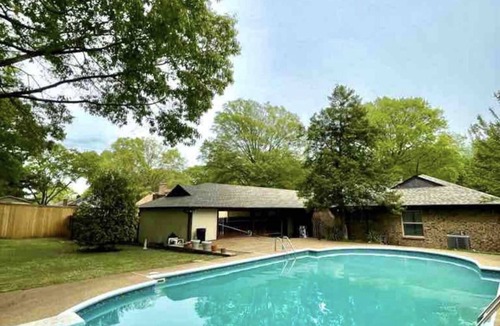 Ellendale House | Private Pool–Renovated Home for Groups/Getaways