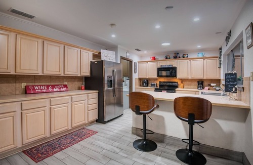 Woods of Shavano House | Private Pool Single Level 4BR 5 Beds 1 KING Tile Throughout