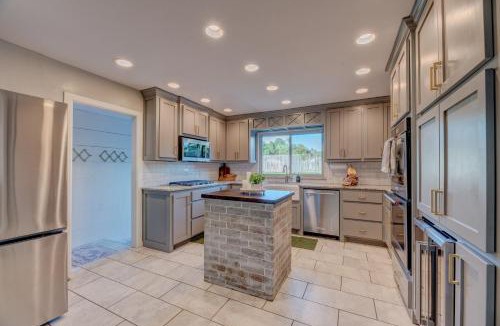 Norman House | Private Pool Sleeps 14 3 King Beds Near OU