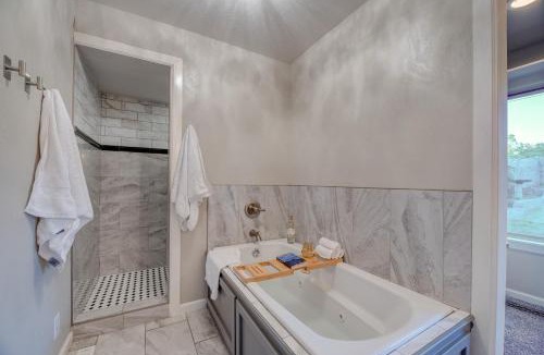 Norman House | Private Pool Sleeps 14 3 King Beds Near OU