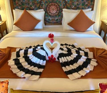 Kedewatan Villa | Private Pool & Stone Spa Bath & Covered Terrace