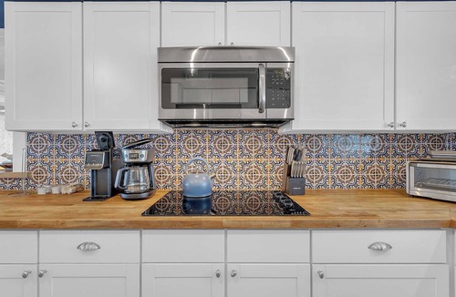 The Cove Apartment | Private Pool | Tiki Bar | 3BR | Near Pier & Beach